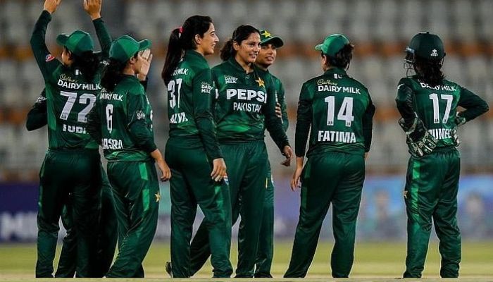 Pakistan women cricket team huddled during a game. — PCB/File
