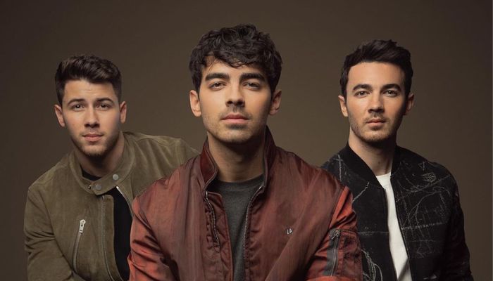 Jonas Brothers announced major news Love Actually style.