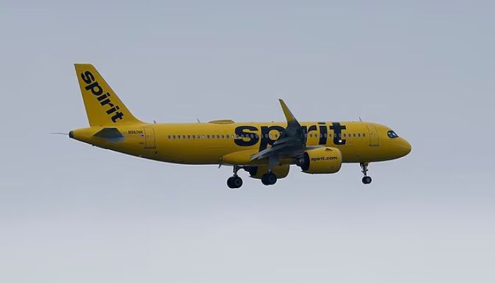 Spirit Airlines under fire after packed plane flies into Hurricane Erin