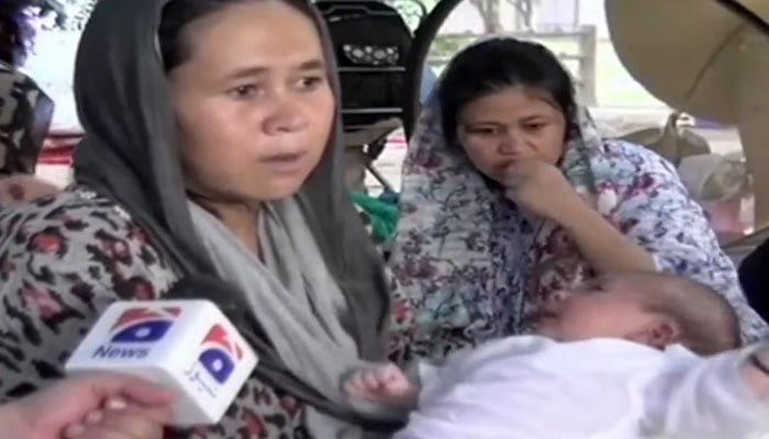 Afghan refugee Samia from Baghlan city, with her infant son, speaks to Geo News in Islamabad. — Screengrab via Geo News