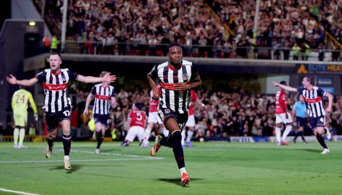 Grimsby Town eliminate Manchester United from Carabao Cup