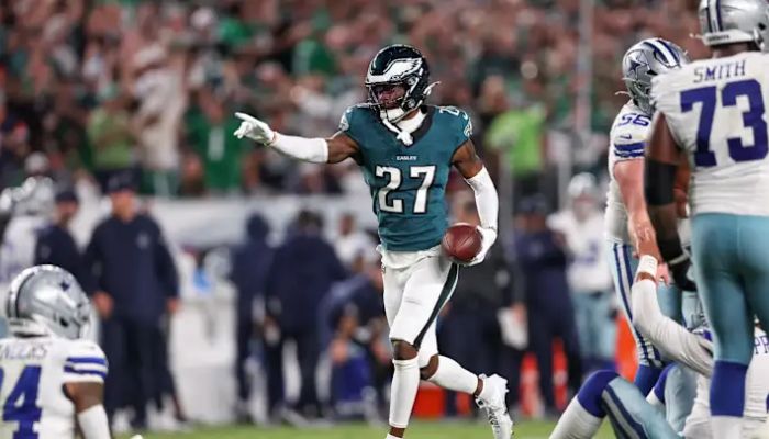 Eagles beat Cowboys 24-20 on banner night