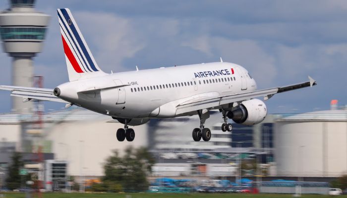 Starmer’s ‘one in, one out’ deal stumbles leaving first deportation flight empty