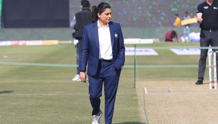 Former Pakistan captain Sana Mir takes a look at the pitch at Lahores Gaddafi Stadium on February 10, 2025. — X/@mir_sana05