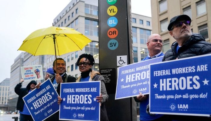 US faces record mass resignation as 100,000 federal workers to quit