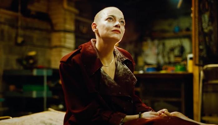 Emma Stone hilariously reacts to ‘Bugonia’ bald screening