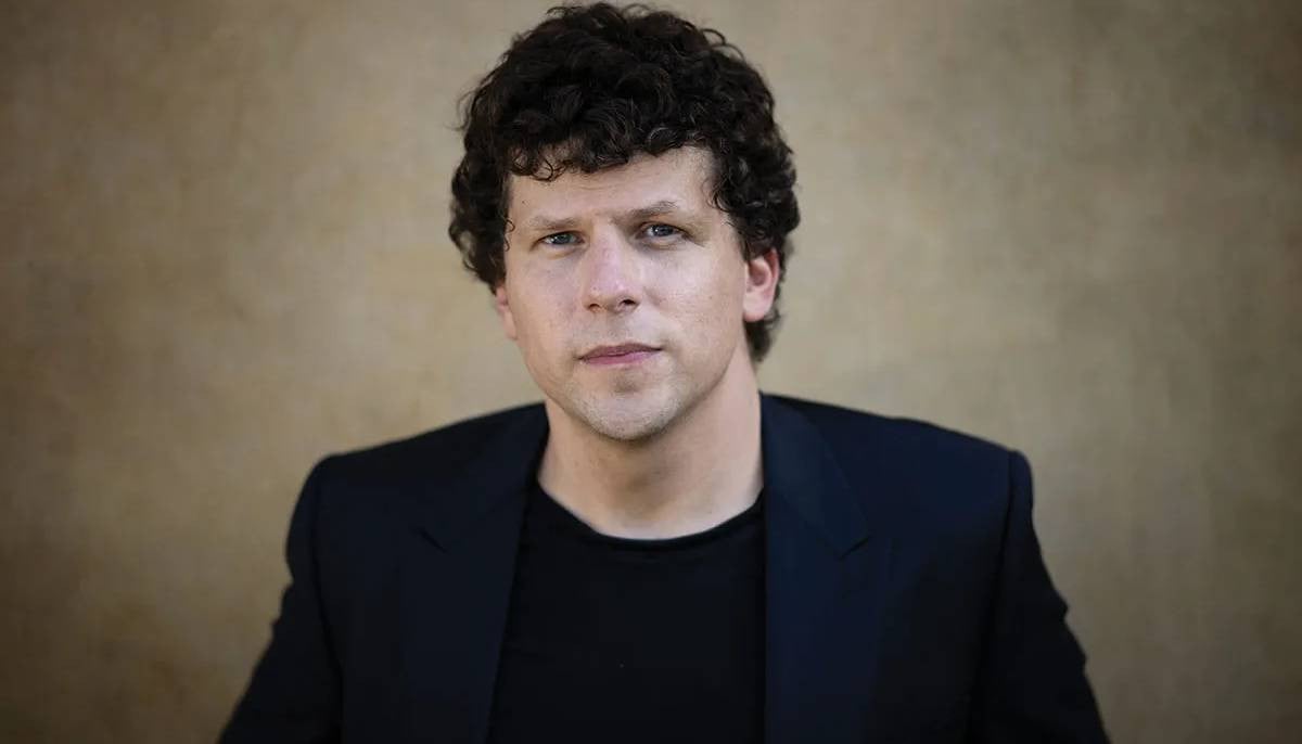 Jesse Eisenberg leaves fans surprised with his selfless gesture Jesse Eisenberg leaves fans surprised with his selfless gesture