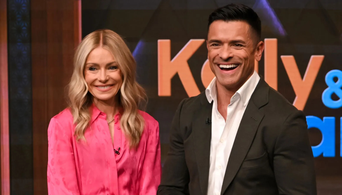 Kelly Ripa and husband Mark Consuelos dress up as famous A-lister couple