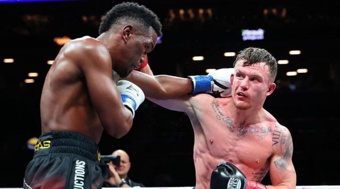 Briton Smith stops Matias in five to win the WBC title