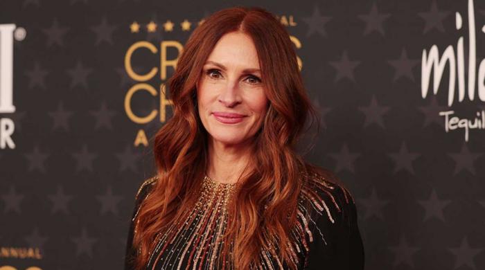 Golden Globes 2026: Julia Roberts gets standing ovation from audience