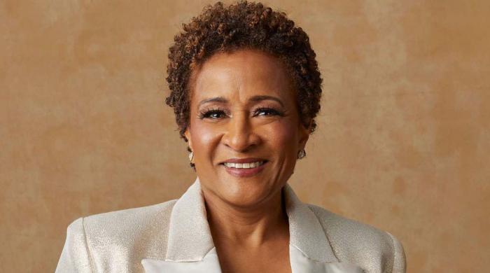 Golden Globes 2026: Wanda Sykes roasts fellow comedian Bill Maher, Ricky Gervais