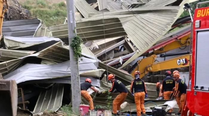 Philippines: Rubbish landfill collapse death toll rises to 13