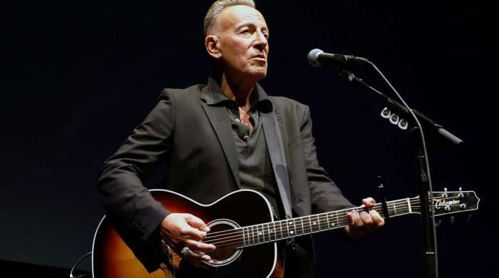 Bruce Springsteen makes strong political statement 