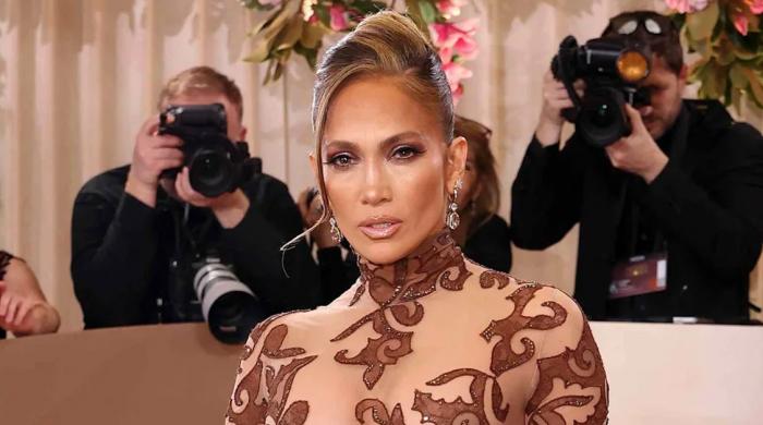 Truth behind Jennifer Lopez's 'rude' Glambot moment laid bare 
