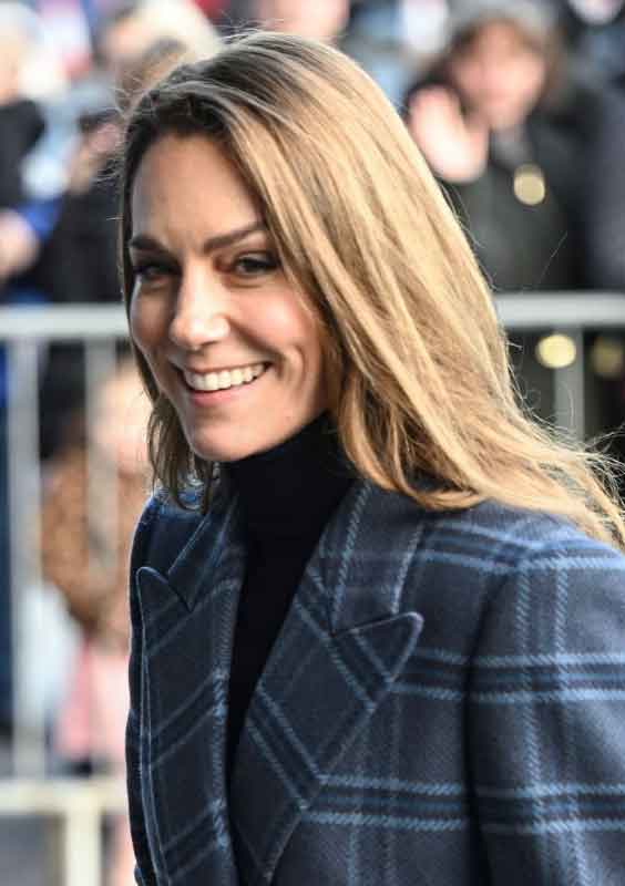 Blonde Kate stuns in photos with Prince William during rare joint engagement