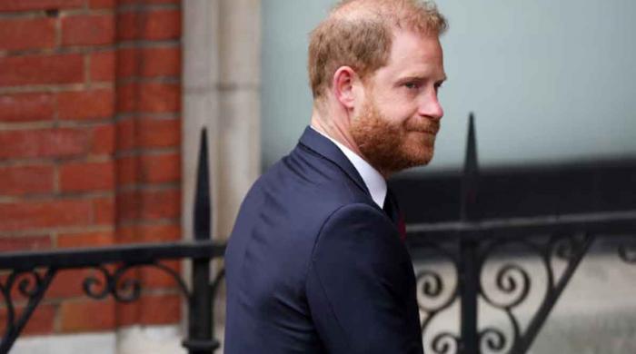 Prince Harry defends friends in London court 