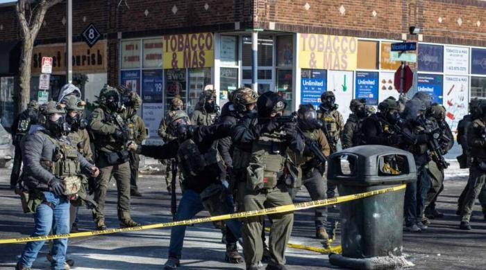 Minneapolis: Man dead after shooting by federal agents captured on video