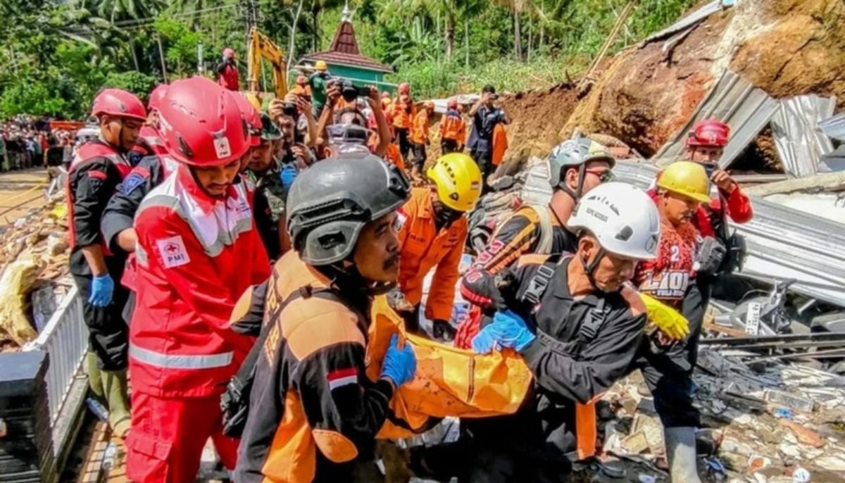 Indonesia: Search operation continues after landslide Kills at least 30, leaving 100 missing