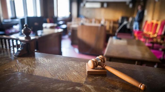 Convicted murderer causes chaos in Florida courtroom