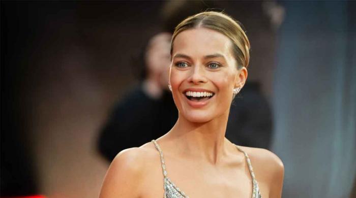 Margot Robbie nods to Victoria Beckham as she promotes 'Wuthering Heights' 