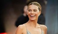 Margot Robbie nods to Victoria Beckham as she promotes 'Wuthering Heights' 
