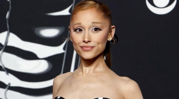 Ariana Grande makes cheeky joke after 'six-finger' editing fail