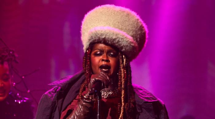 Lauryn Hill leads star tribute celebrating Roberta Flack’s legacy at the Grammys