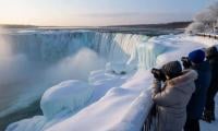 Frozen Niagara Falls stuns visitors with rare icy views