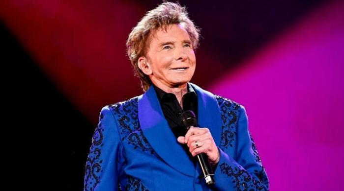 Barry Manilow leaves fans 'disappointed' with major announcement