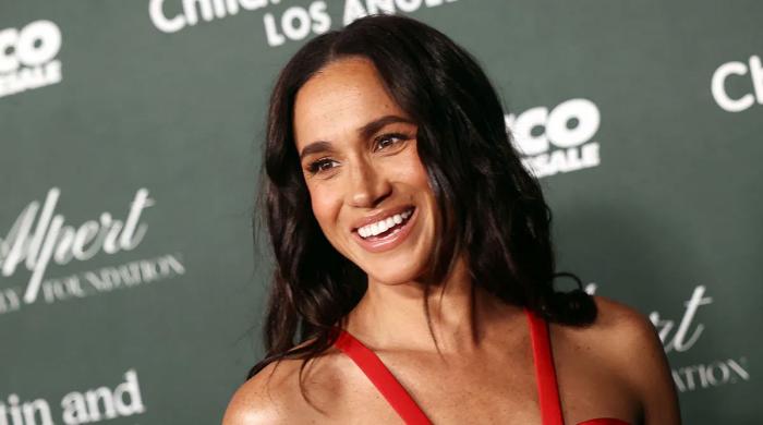 Meghan Markle gives old Hollywood vibes in new photos at glitzy event 