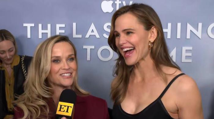 Reese Witherspoon's playful banter with Jennifer Garner at premiere