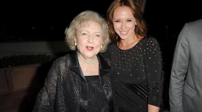 Jennifer Love Hewitt reminisces about workign with Betty White