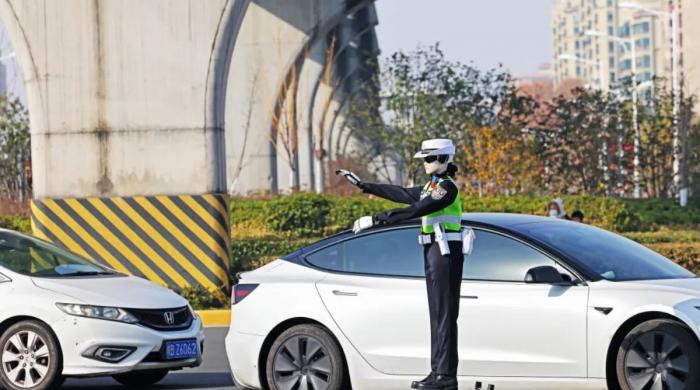 AI-powered police robots to fight crime by 2028: Report