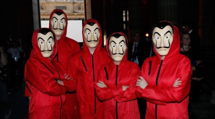 Police dressed as Money Heist, Captain America raid mobile theft at Carnival