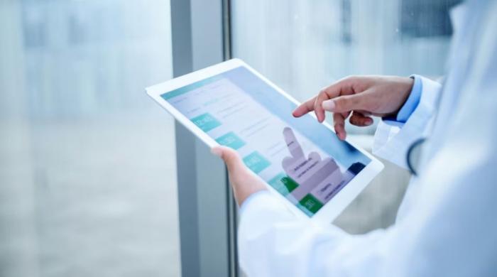 AI processes medical data faster than human teams, research finds