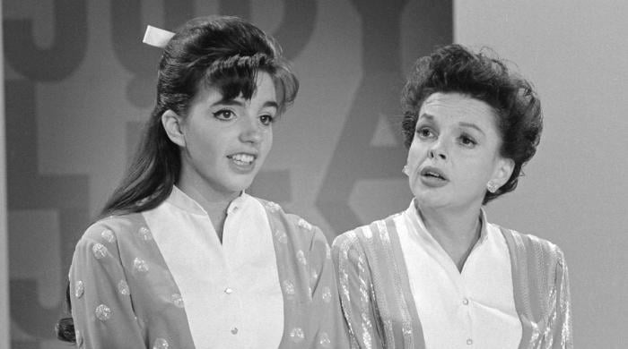 Liza Minnelli recalls rare backstage memory with mum Judy Garland in new memoir