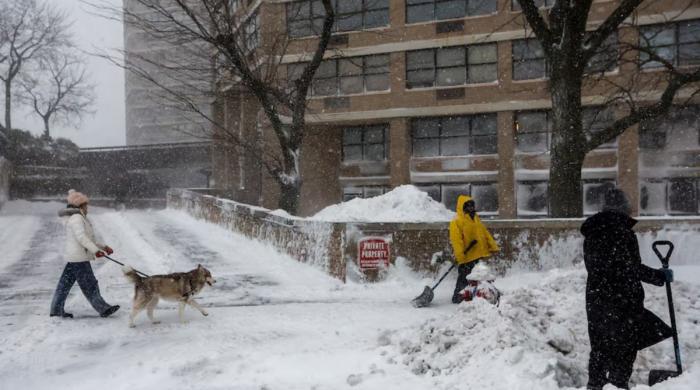 More than 500,000 without power as blizzard hits US Northeast