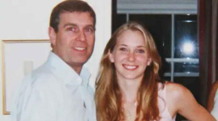 Andrew Mountbatten, Virginia Giuffre's photos attacked to Buckingham Palace gates 