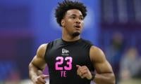 Kenyon Sadiq sets 40-yard dash record at NFL Scouting Combine, eyes first round