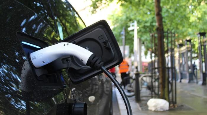 EV batteries at risk. Can technology outsmart a warming planet?