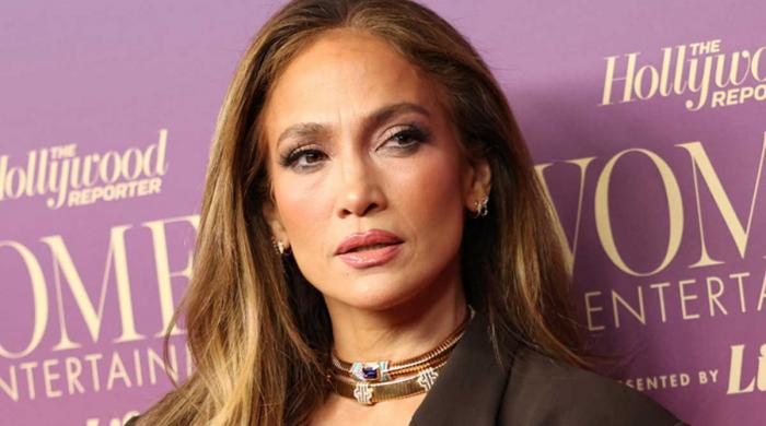 'Single' Jennifer Lopez dazzles at unforgettable gala night