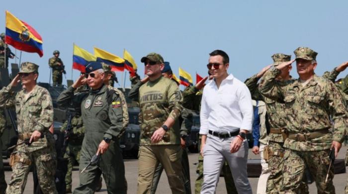 Ecuador deploys 75,000 police soldiers to combat drug gangs