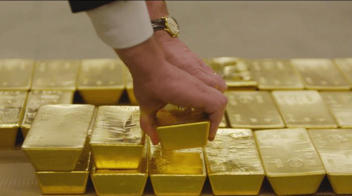 Gold price drops sharply despite global tensions, marking biggest weekly fall since 1983