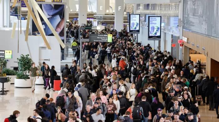 Laguardia Airport delays worsen as TSA lines grow and shutdown leaves workers unpaid