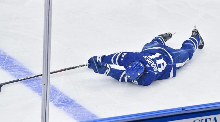 John Tavares hit leads to major penalty as Bruins coach stands by Zadorov in tight loss