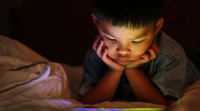 What screens do to a toddler’s brain: The science explained