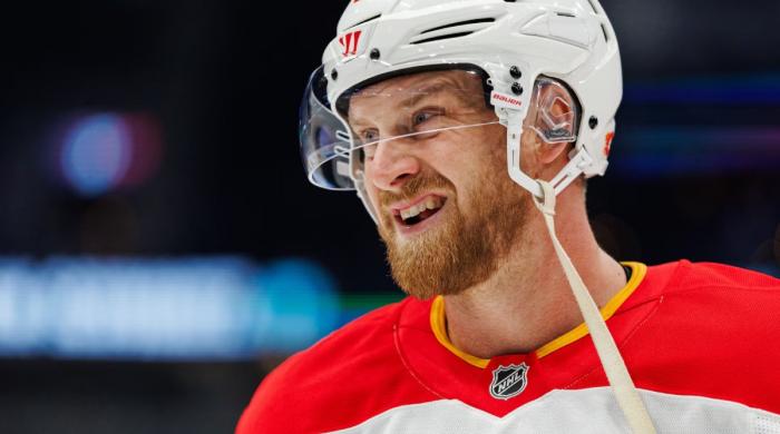 Anthony Mantha shines as Penguins score five in second period to beat Islanders