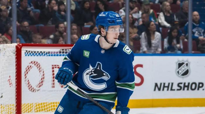 Vancouver Canucks call up Ty Mueller from Abbotsford as season nears end 
