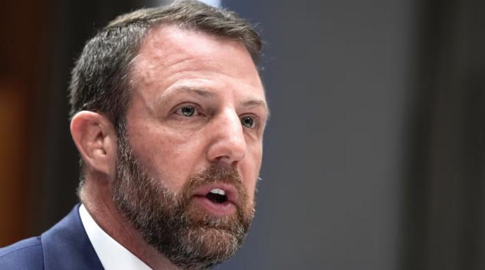 Markwayne Mullin updates DHS rules, pauses migrant flights as Republicans call for stronger action