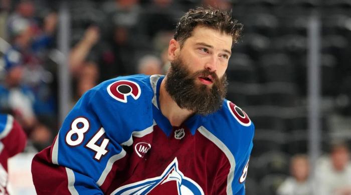 Brent Burns makes NHL history with 1000 consecutive games as Avalanche celebrate feat